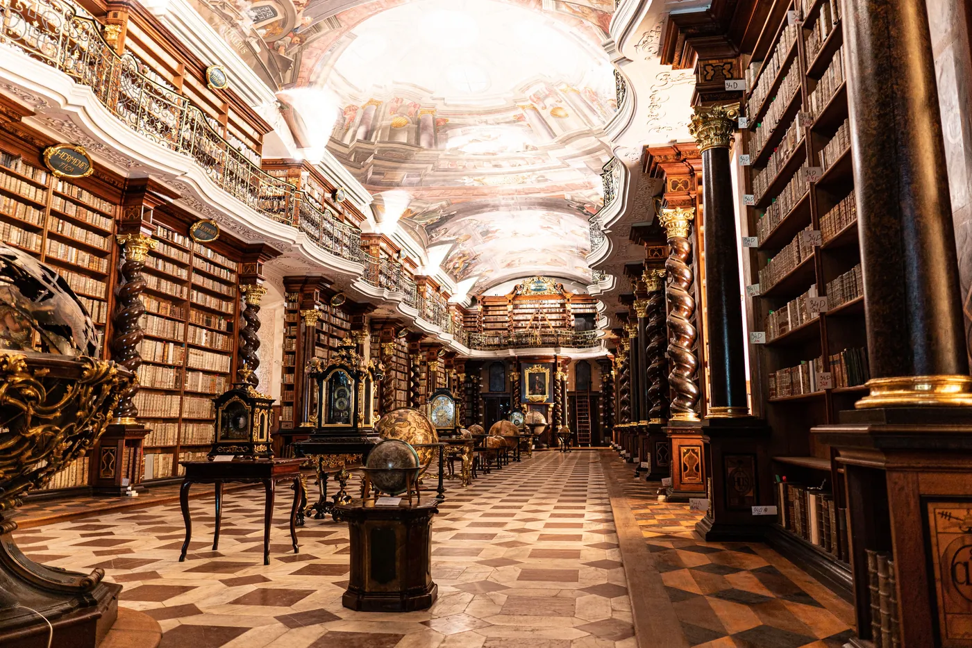 Klementinum — Astronomischer Turm + Barockbibliothek