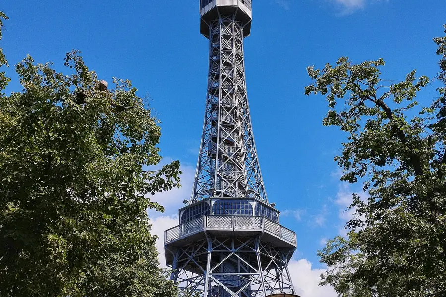 Petřín-Aussichtsturm + Spiegellabyrinth